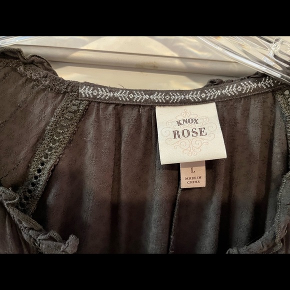 Knox Rose size large peasant shirt in khaki green with gold embellishment. - Picture 3 of 3